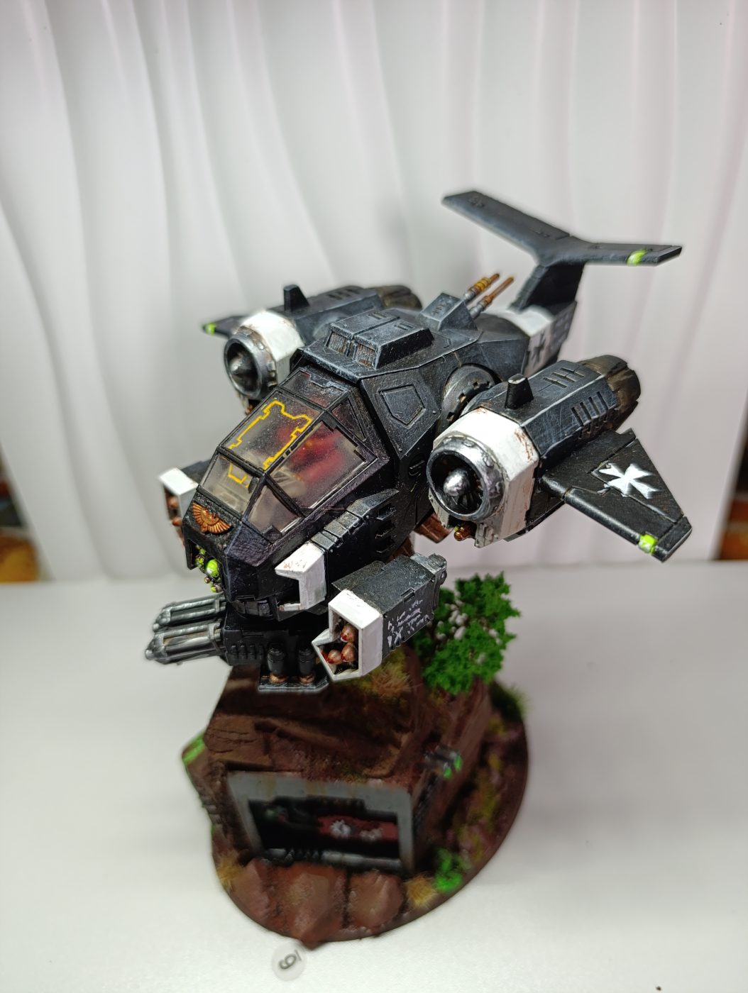 Black Templar Stormtalon con base scenica